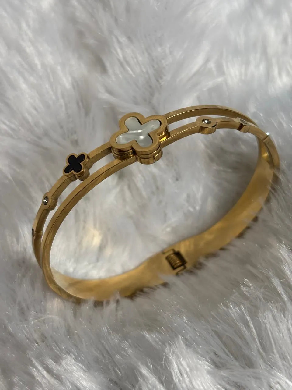 Elegant Gold Flower Kada