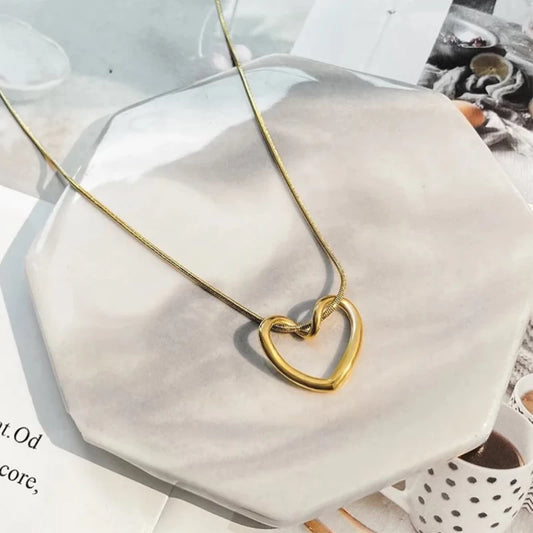 Gold-Plated Knotted Heart Pendant Necklace – Elegant & Romantic