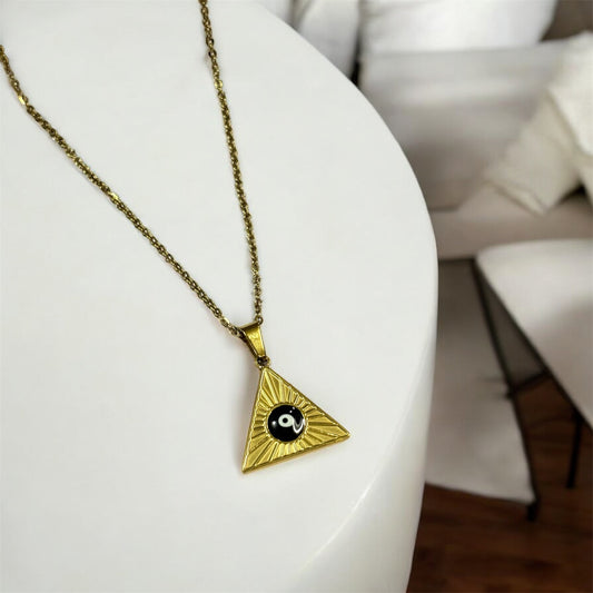Gold-Plated Triangle Pendant Necklace with Yin-Yang Symbol – Spiritual & Stylish