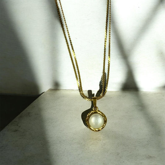 Vintage Gold-Plated Pearl Pendant Layered Necklace