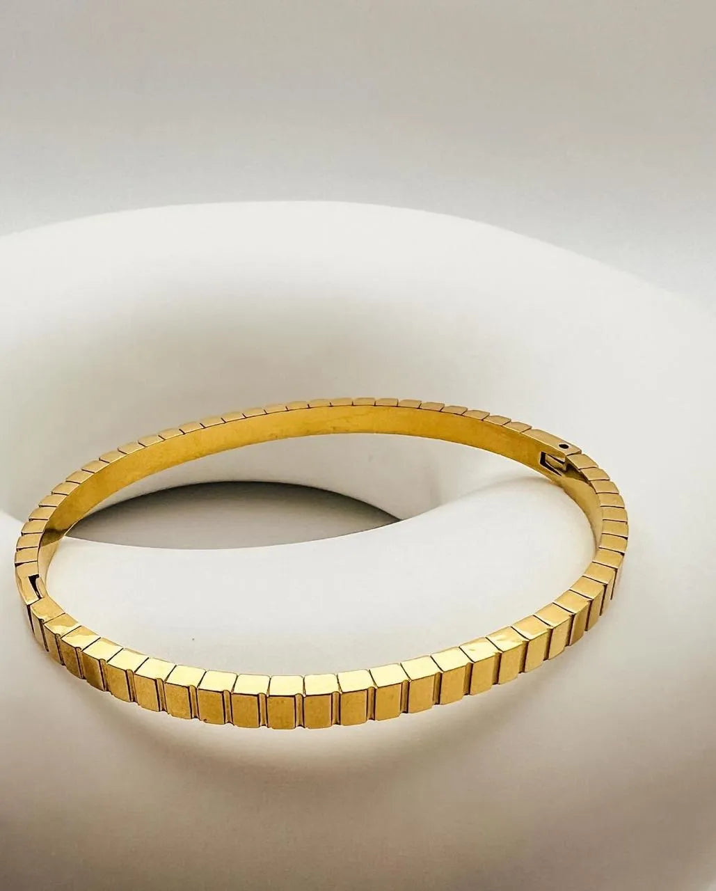 Sleek Gold Diamond Kada