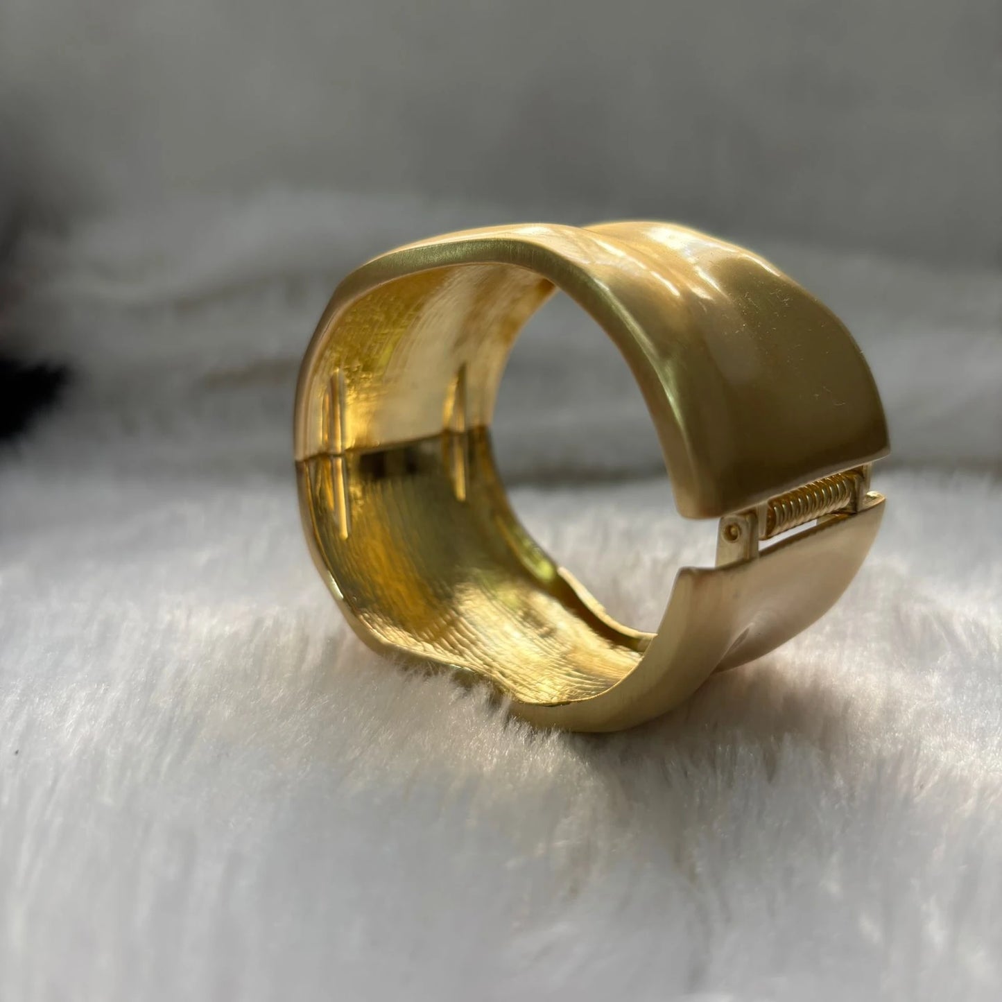 Aurelia Wave Satin Gold Kada