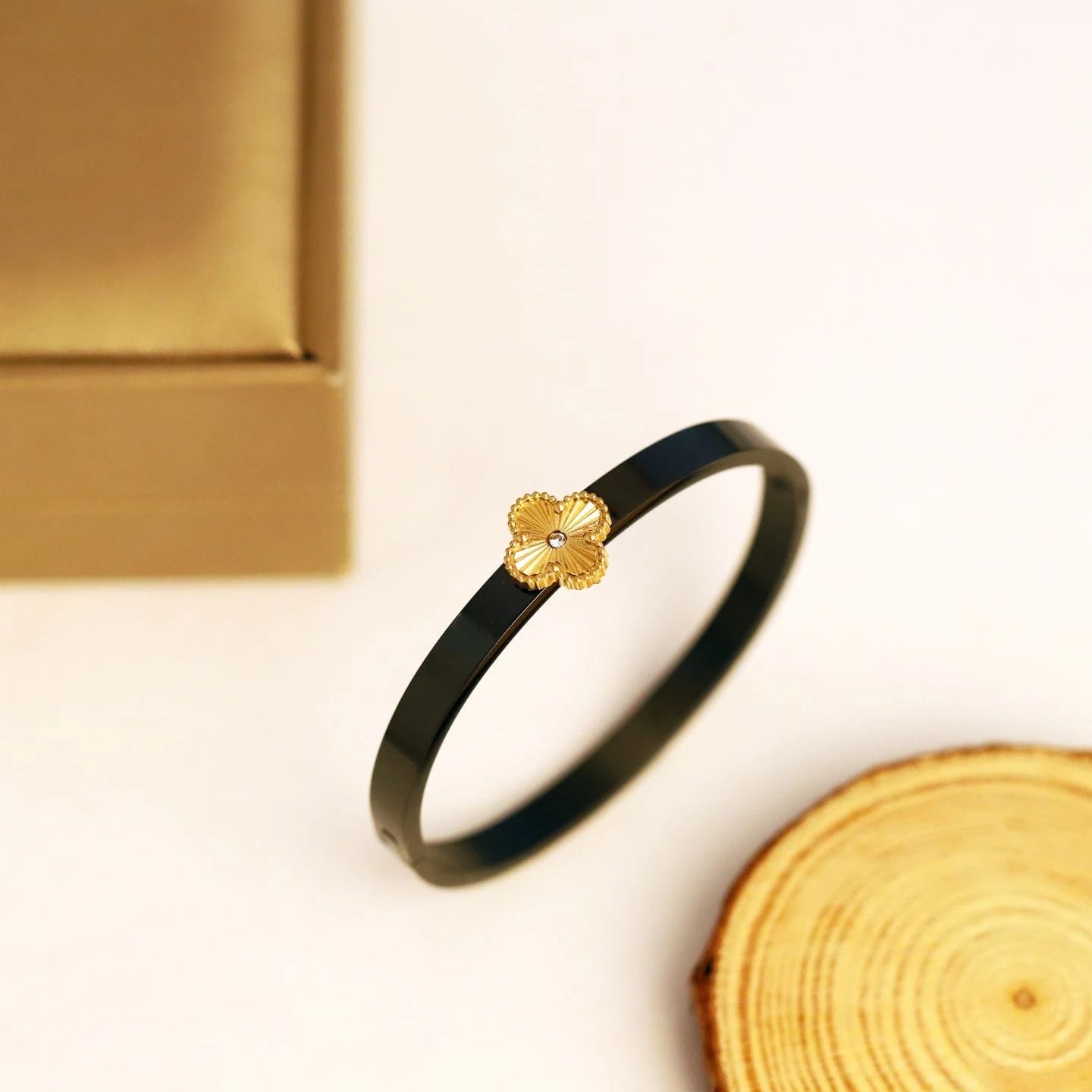 Noir Clover Luxe Kada
