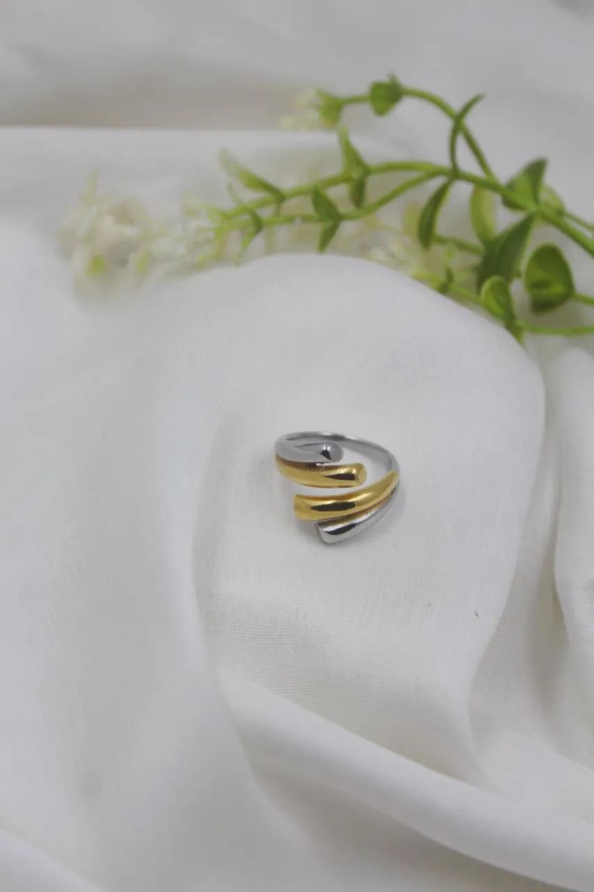 Dual Tone Swirl Ring