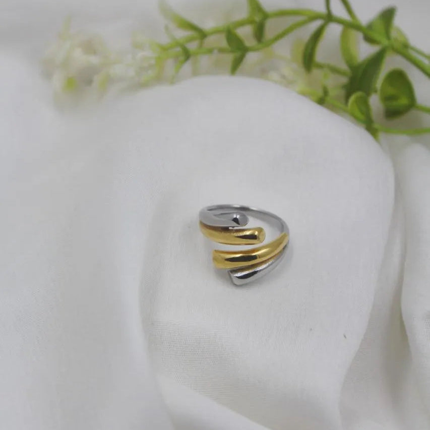 Dual Tone Swirl Ring