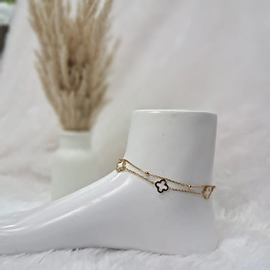 Gold Clover Anklet Elegant Design