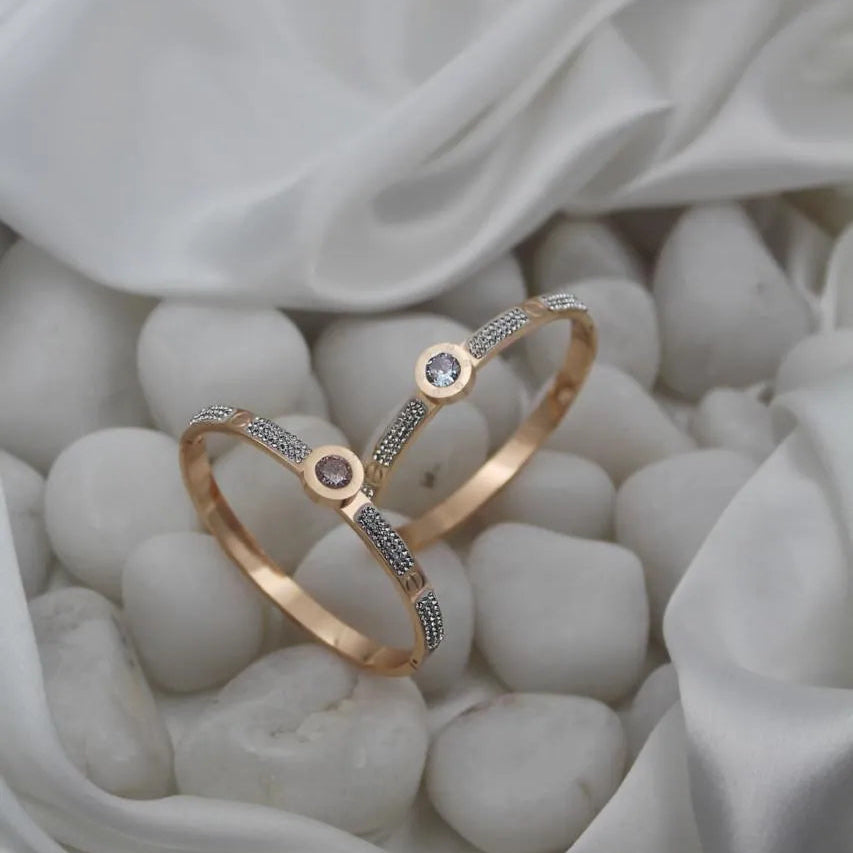 Rose Gold Elegant Center Stones kada