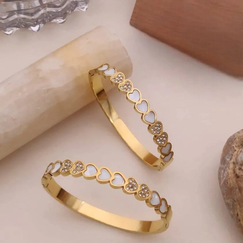 Heart-Shaped Design kada