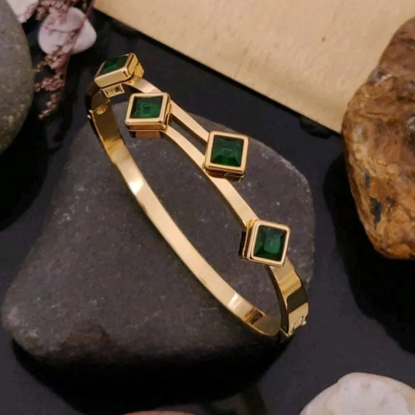 Green Square Stone Accents kada