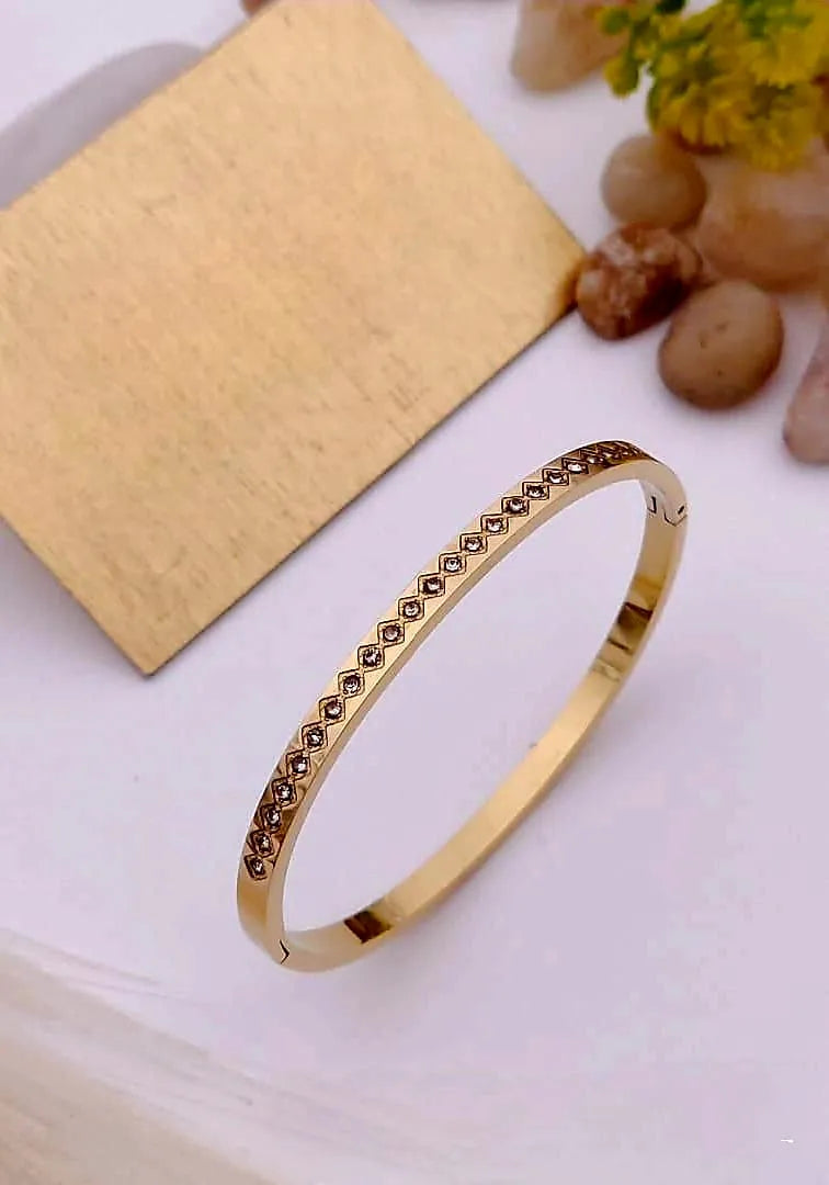 Diamond Line Gold Kada