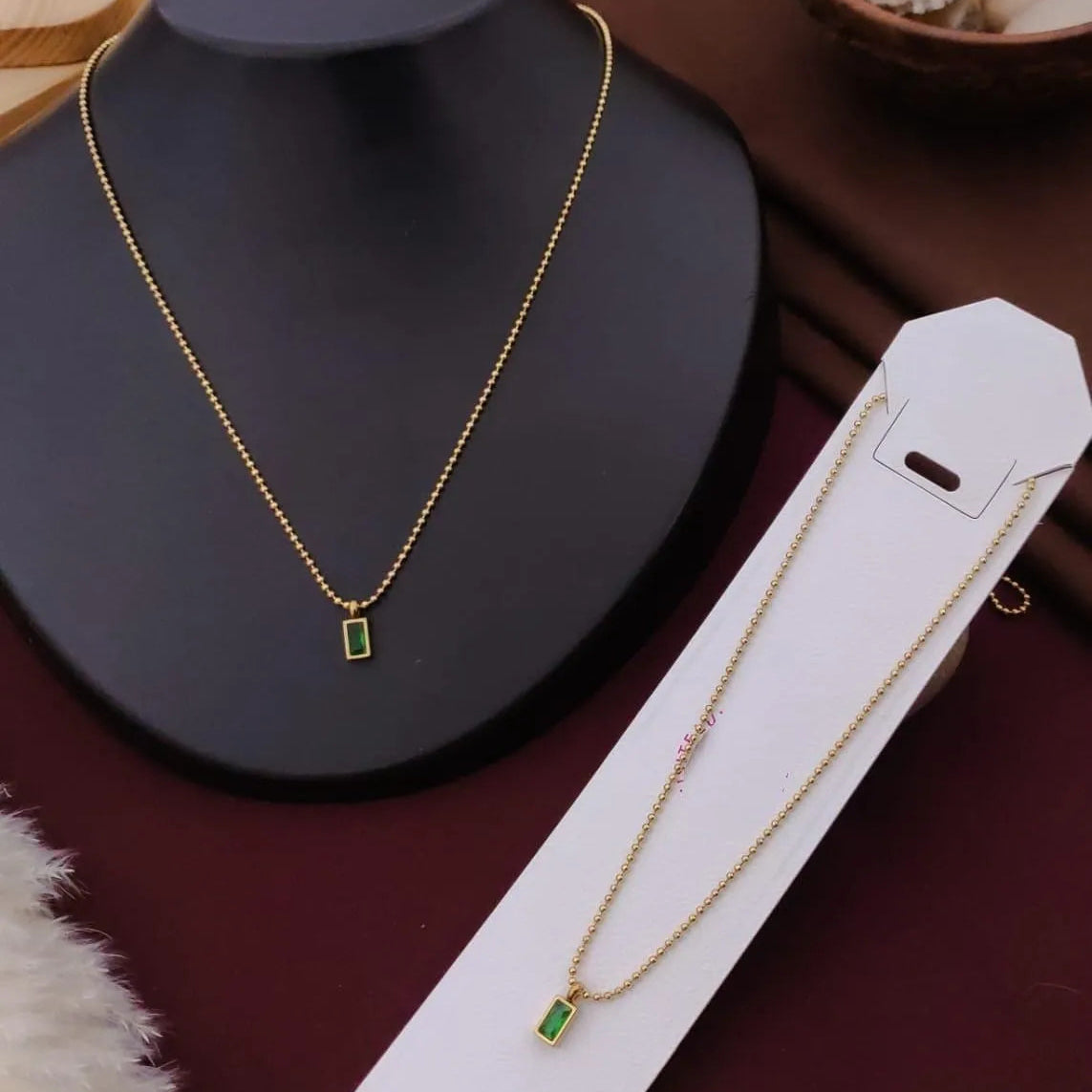 Emerald Glow Pendant Necklace