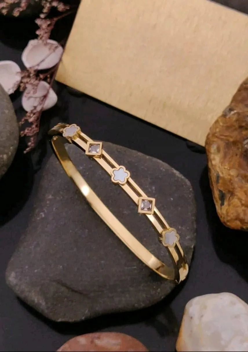 Flower Diamond Gold Kada