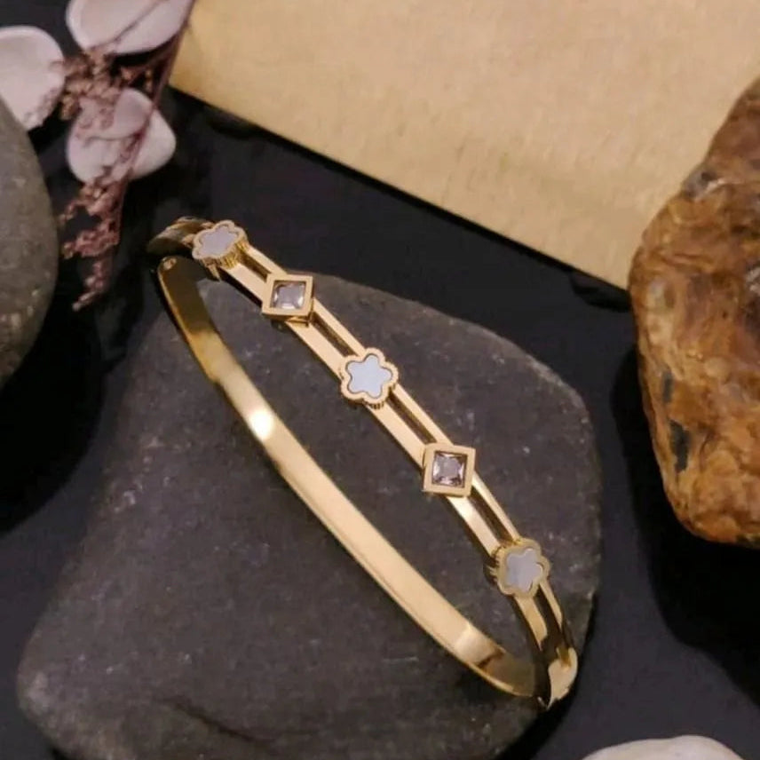 Flower Diamond Gold Kada