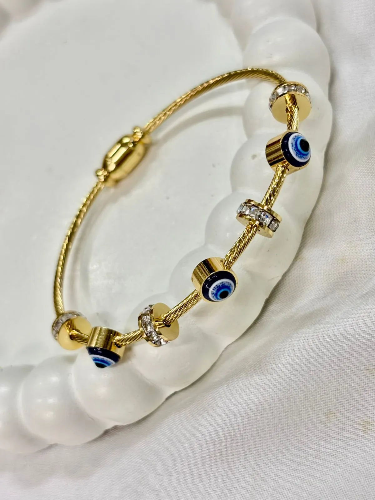 Golden Eyes Diamond Kada