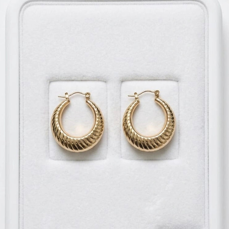 Lunara Ribbed Gold Hoop Earrings