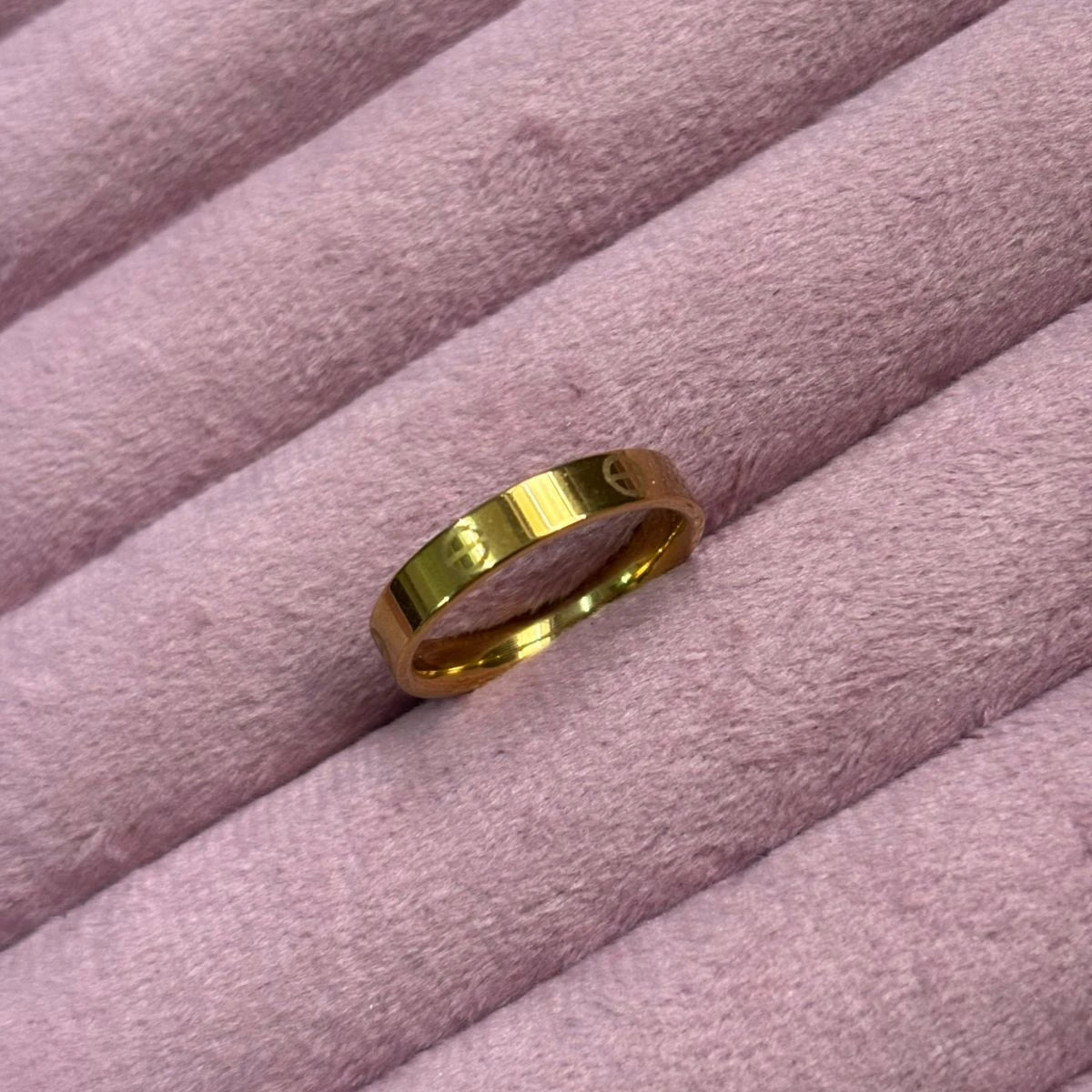 Minimal Luxury Gold Band Ring