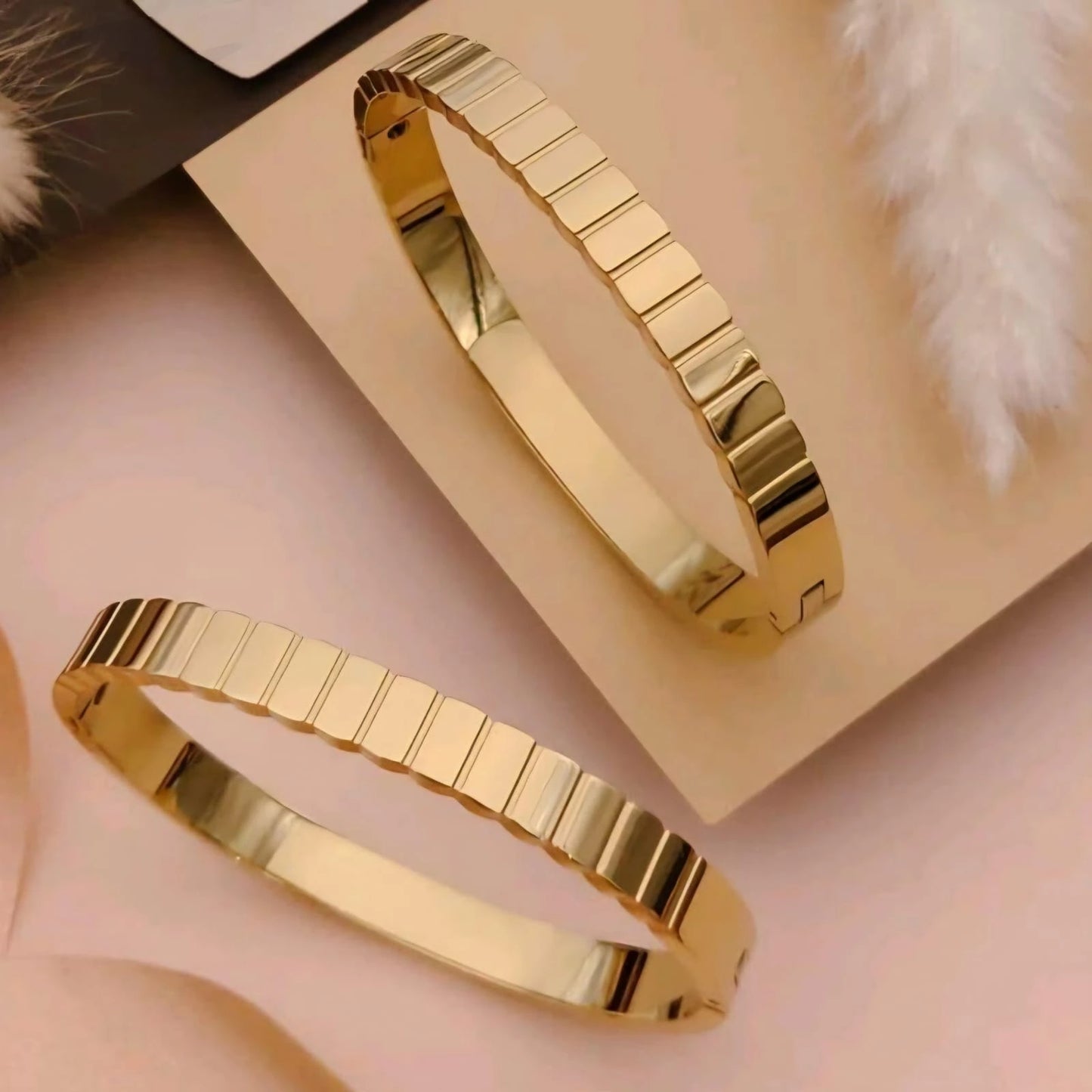 Modern Ridge Gold Kada