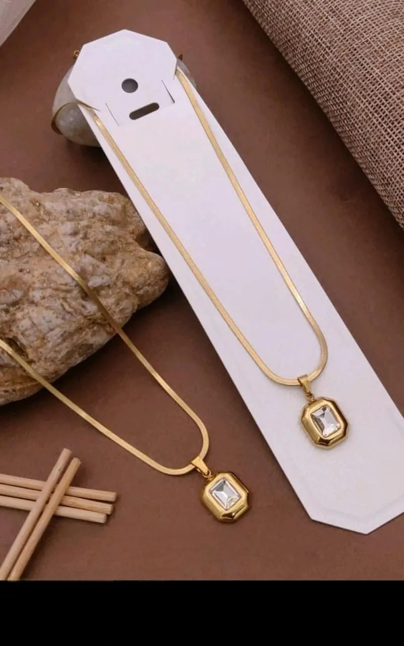 Elegant Anti-Tarnish Gold Pendant Necklace