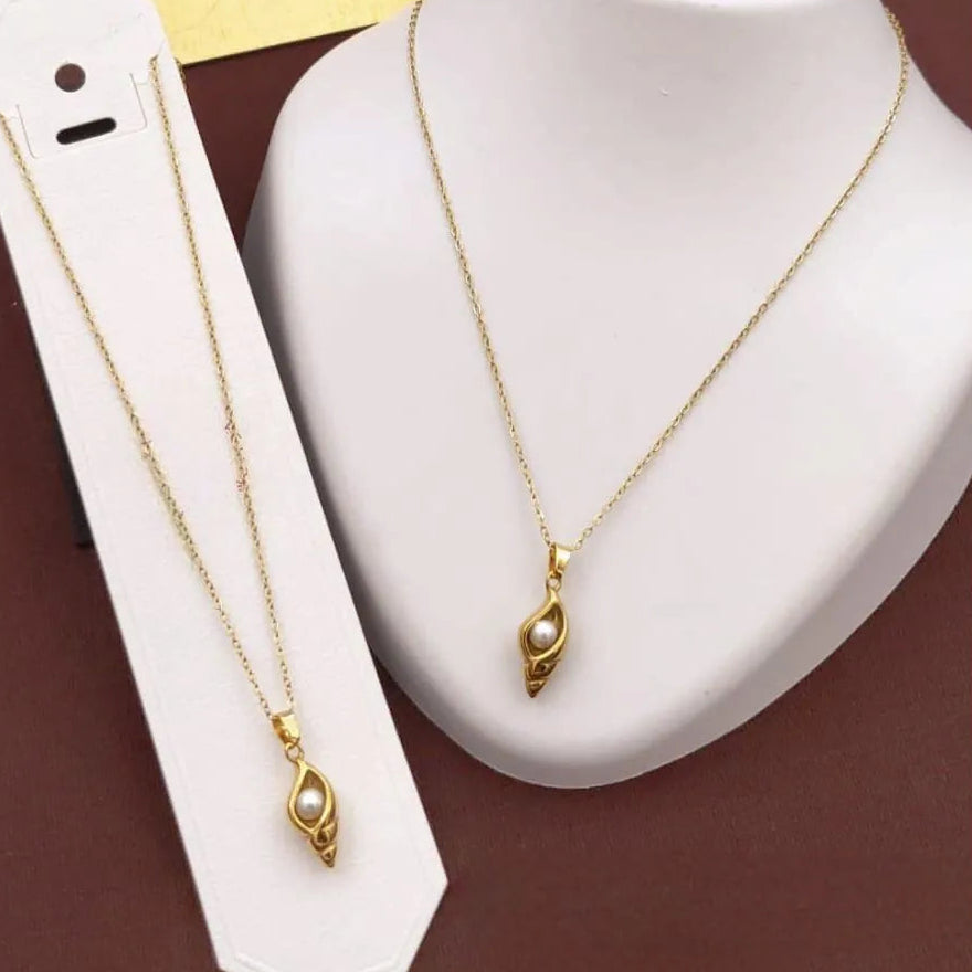 Pearl Gold Pendant Necklace