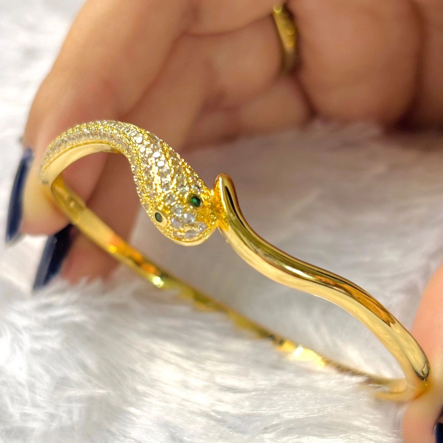 Serpent Curve Radiance Kada