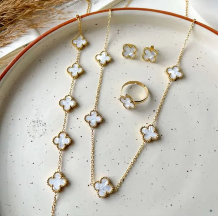 White Clover Elegance Necklace & Earrings Set