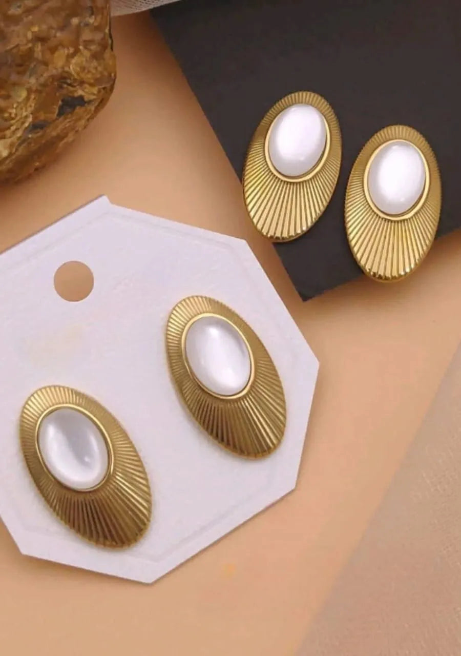 Vintage Oval Pearl Stud Earrings