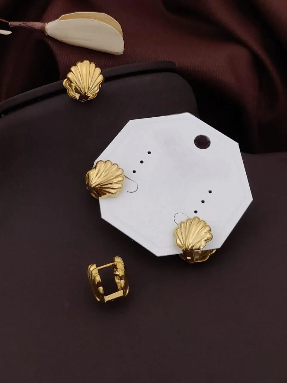 Gold Shell Pattern Hoop Earrings