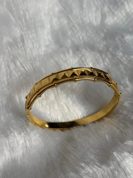 Golden Pyramid Kada