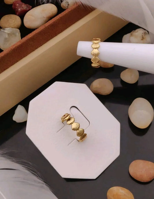 Golden Scallop Shell Design Ring