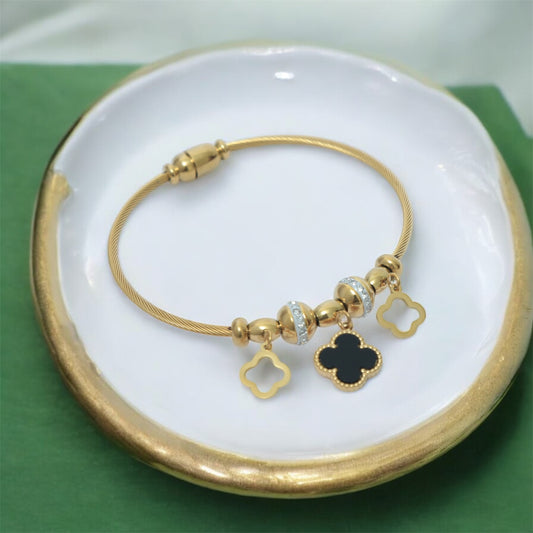 Gold-Plated Clover Charm Bracelet – Elegant & Lucky Jewelry