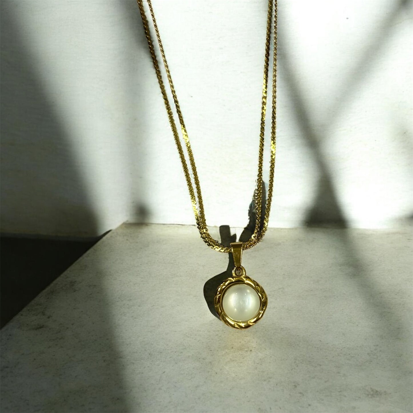 Vintage Gold-Plated Pearl Pendant Layered Necklace