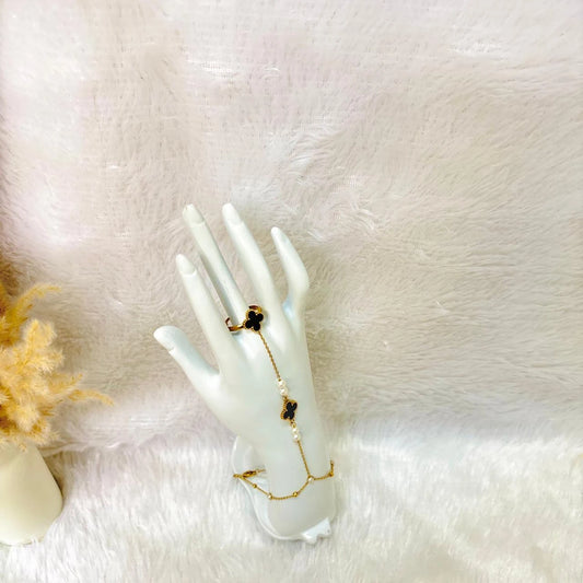 Noir Clover Pearl Hath Panja