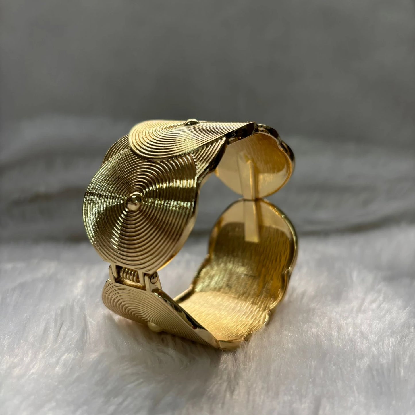 Spiral Aura Luxe Gold Kada