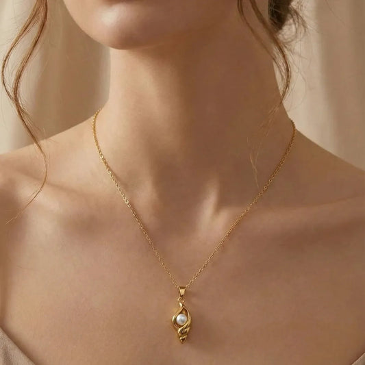 Pearl Gold Pendant Necklace
