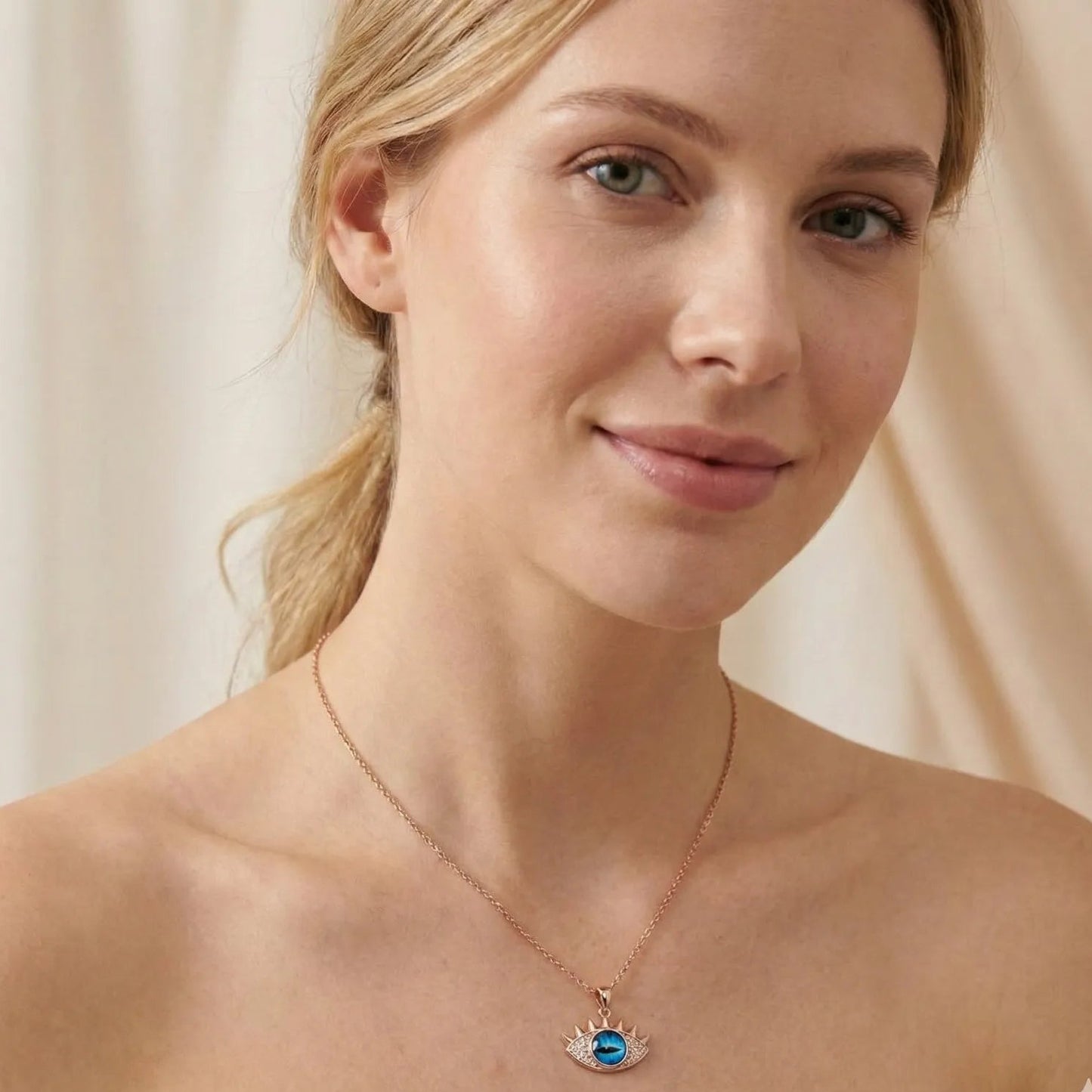 Eye Pendant Necklace