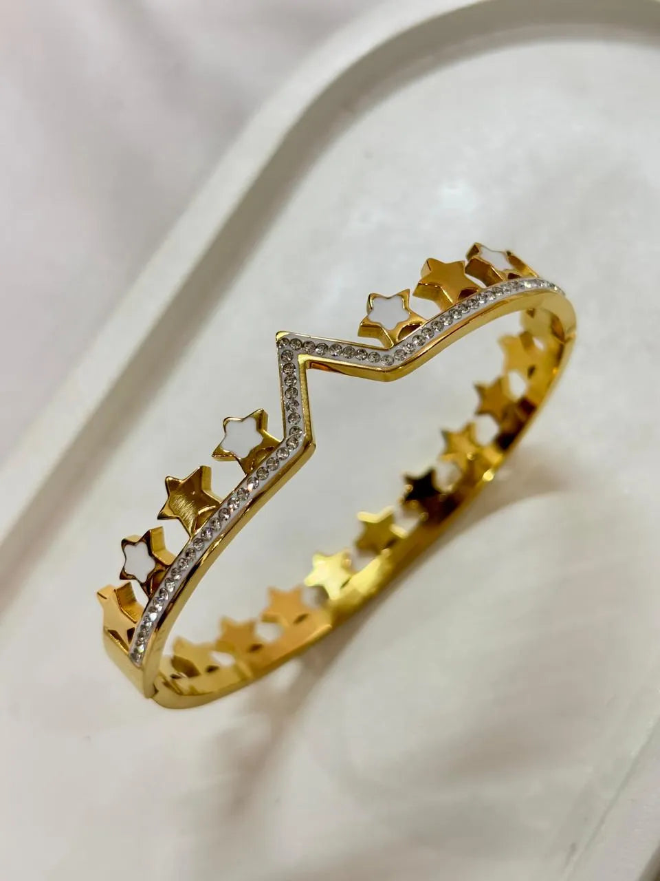 Gold-Plated Clover Zircon Kada Bracelet – Elegant & Symbolic Jewelry