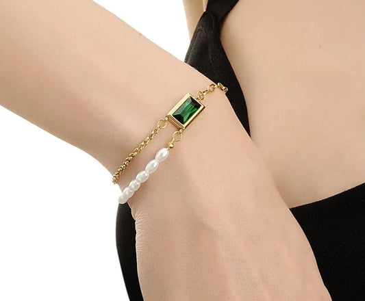 Luxurious Pearl and Green Emerald Chain Bracelet