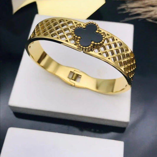 Black Floral Lattice Gold Kada