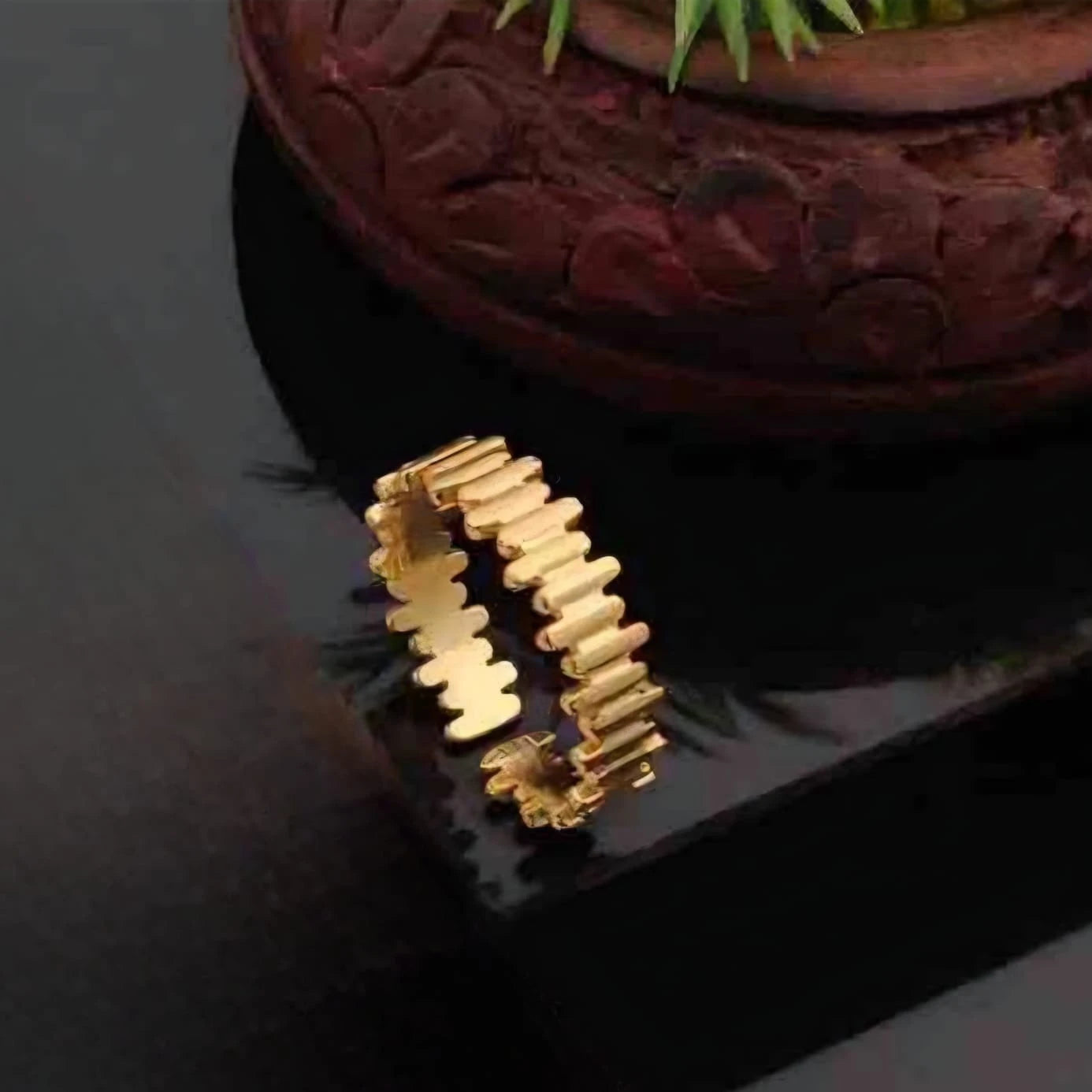 Lunara Ribbed Gold Cuff Ring