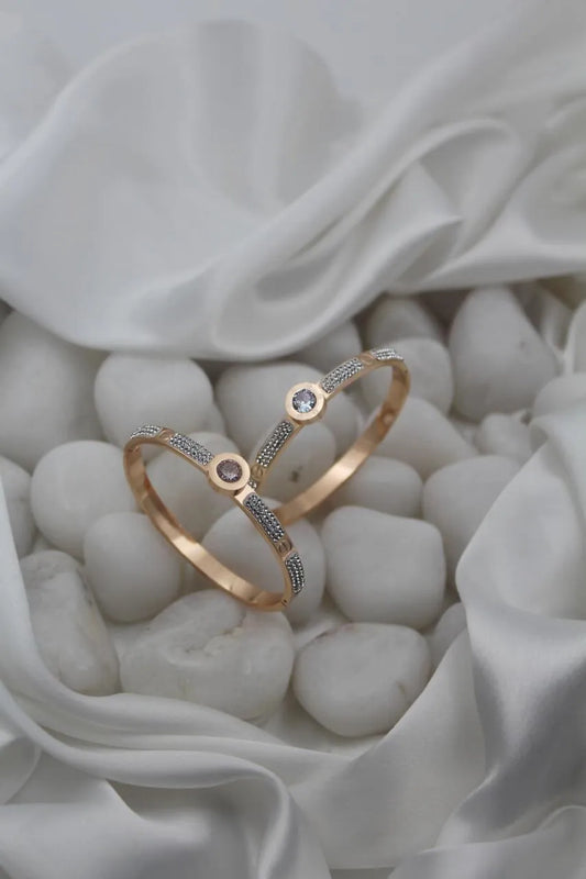Rose Gold Elegant Center Stones kada