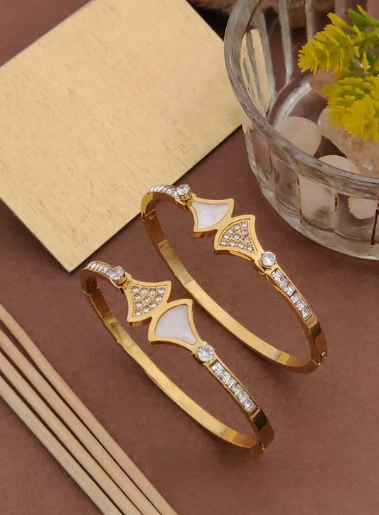 Diamond And Mother Of Pearl Detailing Kada