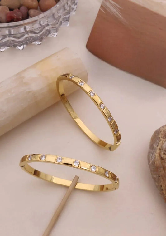 Diamond-Embedded Design Classy kada