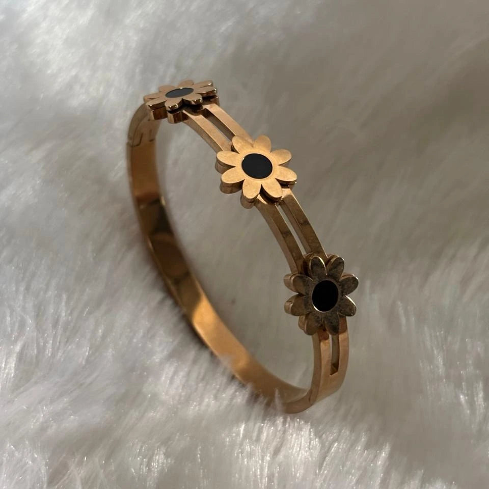 Daisy Bloom Rose Gold Kada
