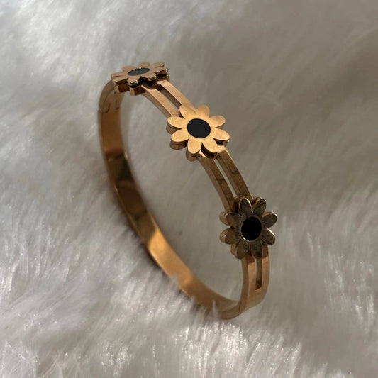 Daisy Bloom Rose Gold Kada