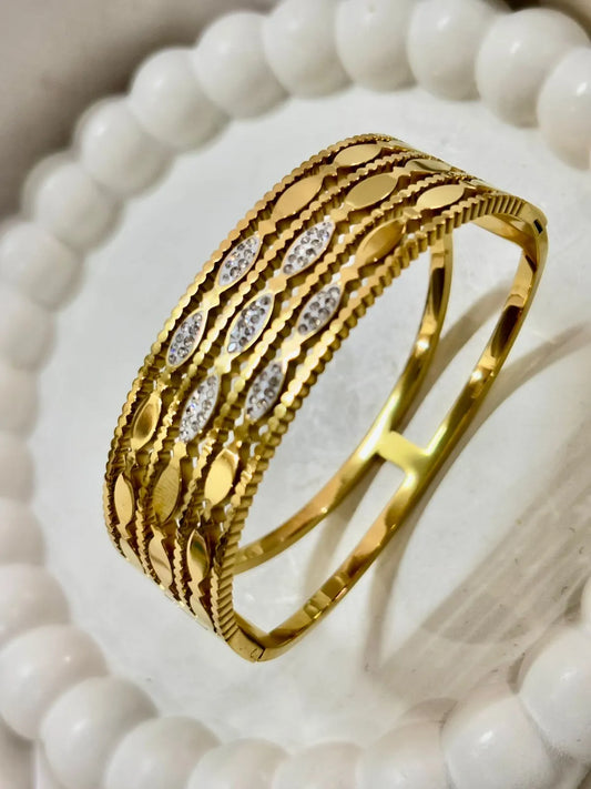 Luxurious Engraved Gold Kada