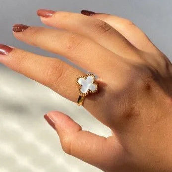 Luma Clover Pearl Gold Ring