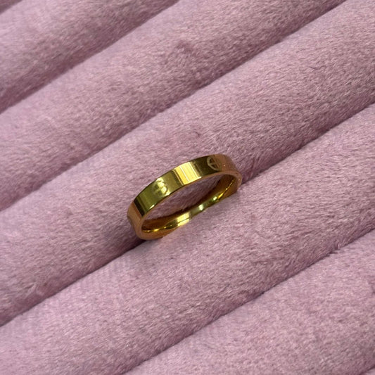 Minimal Luxury Gold Band Ring