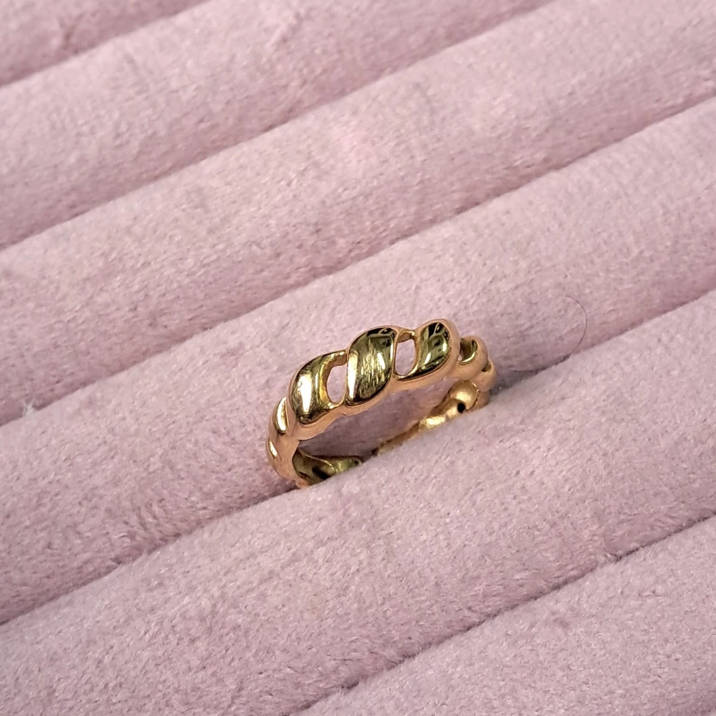 Minimal Chain Link Ring
