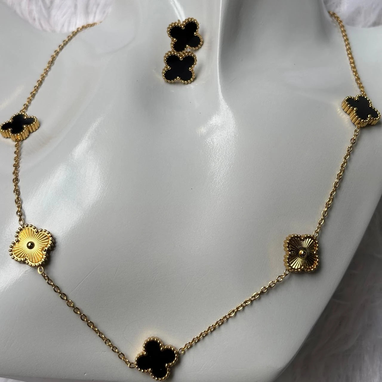 Noir Radiance Clover Gold Necklace & Earring Set