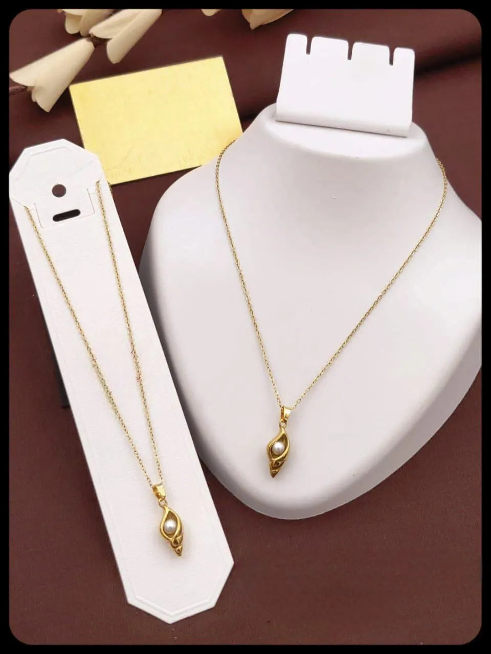 Pearl Gold Pendant Necklace
